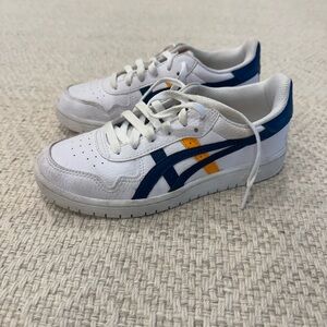 Asics Kids Sneakers, size 3.5 (never worn outside)